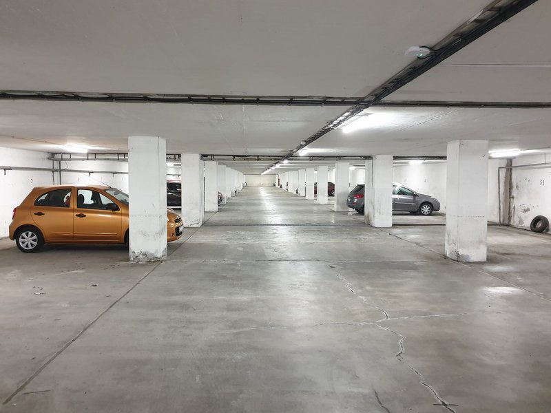 Rekonstrukce osvětlení a elektroinstalace podzemních garáží (Zlín)